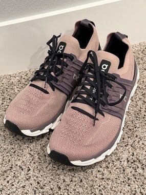Women’s On Cloudswift - size 11
